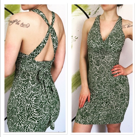 BCBGMaxAzria Dresses & Skirts - BCBGMAXAZRIA floral print midi dress criss cross